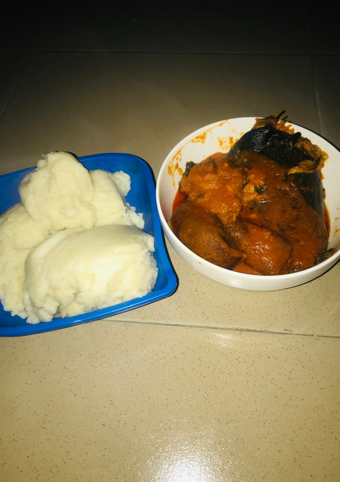 A picture of Title:Obe Ata with cat fish and ponmo.