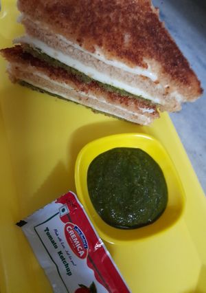 A picture of Cheese sandwich.