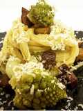 Spaghettoni con broccolo romanesco, seitan croccante e pecorino