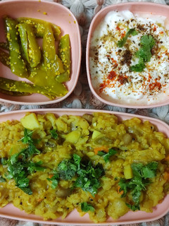 દાલ ખીચડી(Dal Khichdi Recipe in Gujarati) રેસીપી મુખ્ય ફોટો