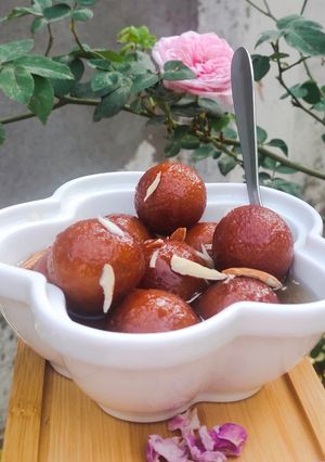 कण्कीचे गुलाबजाम (kankiche gulabjamun recipe in marathi) रेसिपी चे मुख्य फोटो