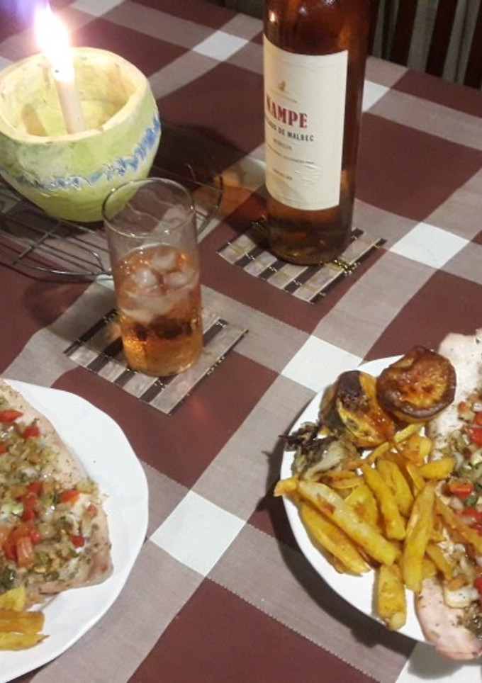Una foto de Boga al horno c/guarnición de papas, batatas y salsa criolla🇦🇷