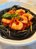 Tintahalas spagetti paradicsomszósszal, garnélával