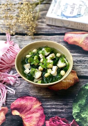 Hình của món Canh Rong Biển Nấu Nấm Đậu Hủ Hạt Sen.