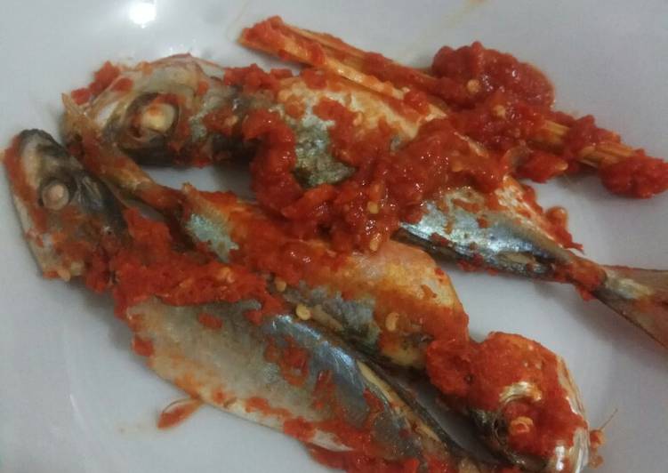 Pepes ikan daun kunyit
