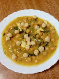 Una foto de Potaje de garbanzos con acelgas