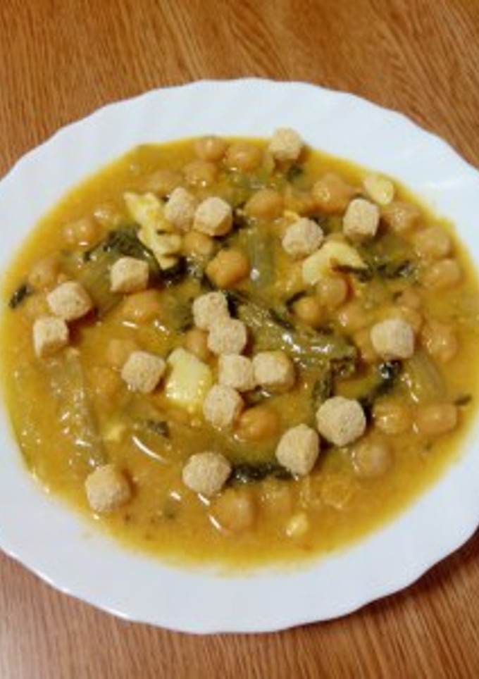 Una foto de Potaje de garbanzos con acelgas