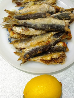 Una foto de Sardinas fritas
