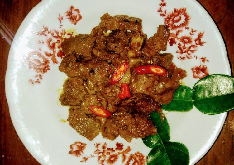 Cara Gampang Menyiapkan Rendang Daging Sapi yang Enak Banget