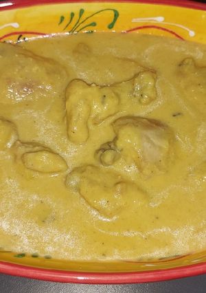 Una foto de Pollo en salsa de almendras