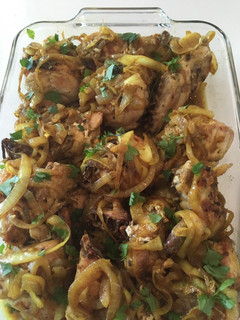 Una foto de Pollo encebollado
