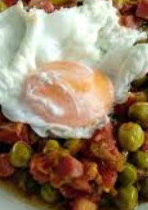 Una foto de Guisantes con jamón y chorizo picante