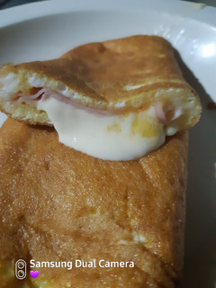 Una foto de Omelette de jamón y queso 💕