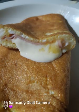 Una foto de Omelette de jamón y queso 💕