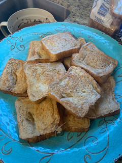 A picture of French Toast.