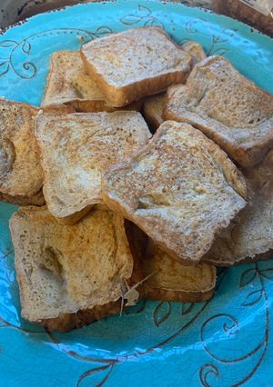 A picture of French Toast.