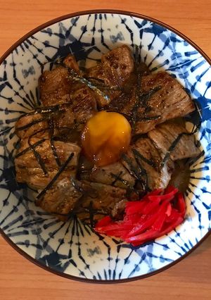 รูปของ ข้าวหน้าเนื้อไข่ดองโชยุ