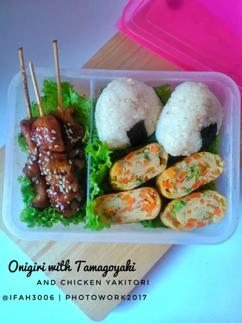 Langkah Gampang Menyiapkan Resep  Onigiri with Tamagoyaki and Chicken Yakitori yang Lezat Sekali, Enak Banget