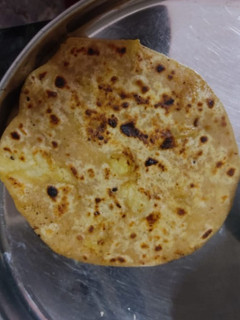 आलू का पराठा(aloo ka paratha recipe in hindi) रेसिपी मुख्य फोटो