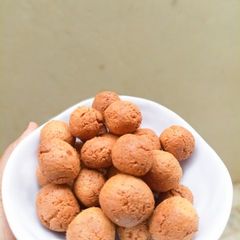 A picture of GULLISUWA(DEEP FRIED MILK BALLS).
