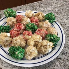 A picture of Christmas Rice Krispie Treats.