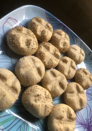 A picture of Simple and Easy cookies.