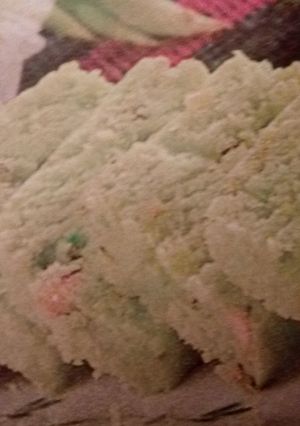पिस्ता बर्फी (Pista Barfi recipe in Hindi) रेसिपी मुख्य फोटो