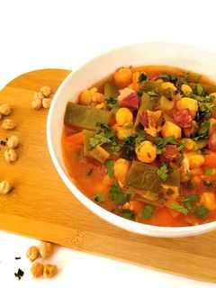 Una foto de Guiso de garbanzos con verduras
