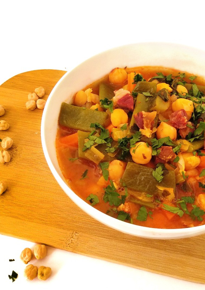 Una foto de Guiso de garbanzos con verduras