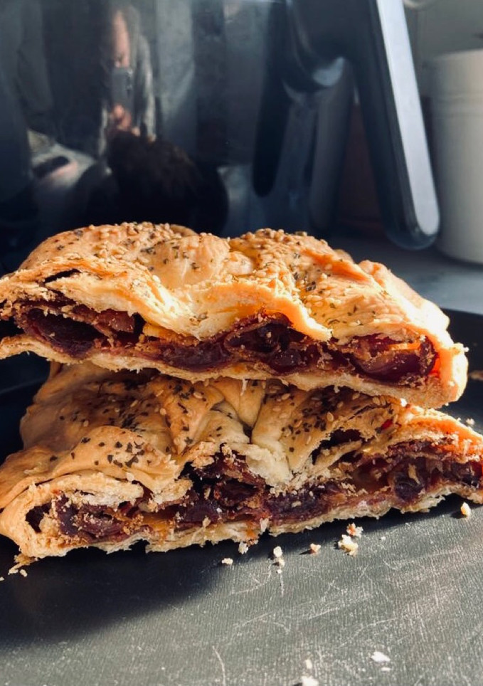 Una foto de Empanada de bacon y dátiles