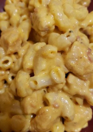 A picture of Chicken bacon mac and cheese.