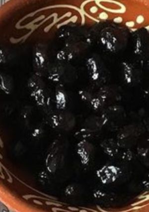 Une photo de Olives noires marinées
