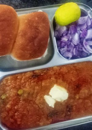 પાવભાજી(Pavbhaji recipe in gujarati) રેસીપી મુખ્ય ફોટો