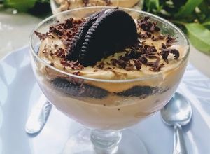Una foto de Copa Mousse De Café Y Chocolate / Crema Dalgona / Postre Navideño