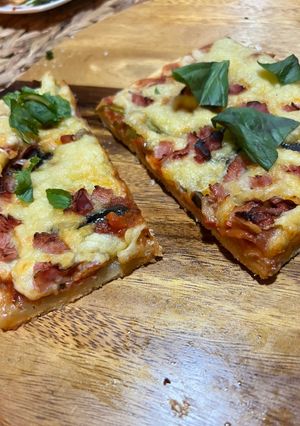 Una foto de Pizza en horno de barro