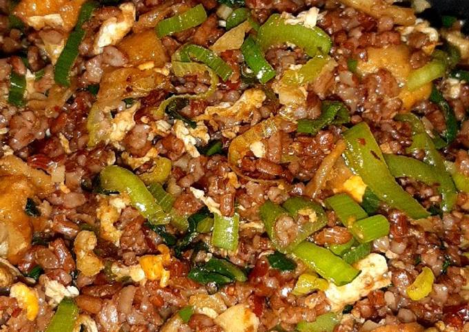 Cara membuat 11. Nasi Merah Goreng mix sayur Cara membuat 11. Nasi Merah Goreng mix sayur