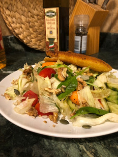 A picture of Salad 🥗🐟.
