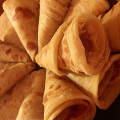 A picture of White flour chapatis.