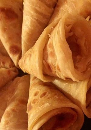 A picture of White flour chapatis.