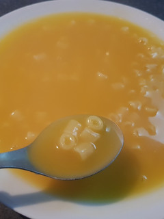 Una foto de Sopa de zapallo y papa en sopera Punktal