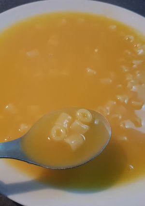 Una foto de Sopa de zapallo y papa en sopera Punktal