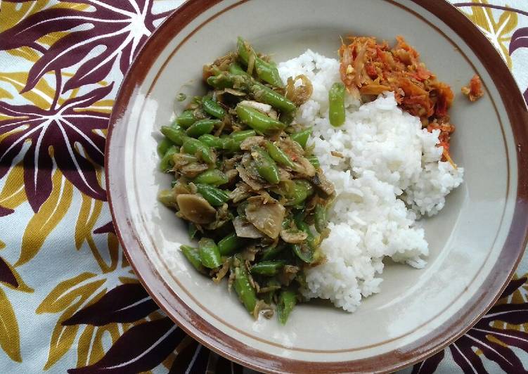 Tumis buncis udang rebon