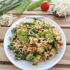 A picture of Urap sayur.