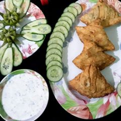 A picture of Chicken vegetable samosa.