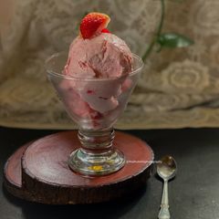 A picture of Strawberry Ice Cream.