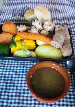 Una foto de Pucherito y sopa 🍠🌽🐥╮(^▽^)╭🍵