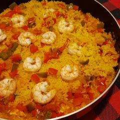 A picture of Spanish paella.