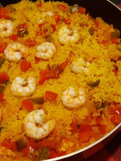 A picture of Spanish paella.
