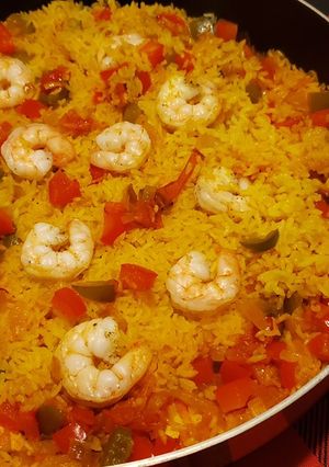 A picture of Spanish paella.