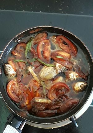 Hình của món Cá linh kho cà chua.